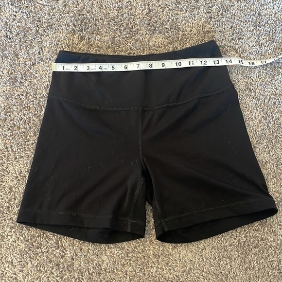 Yogalicious Black Shorts. - Picture 2 of 6